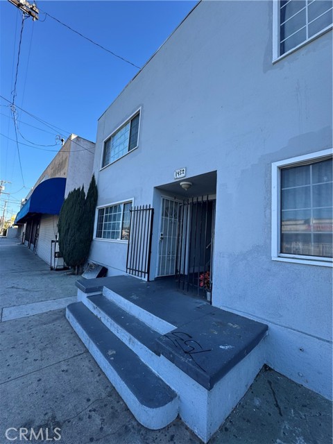 1432 Cherry, Long Beach CA: https://media.crmls.org/medias/4c6906a4-62f4-4bd3-b6f5-921feb91a98b.jpg