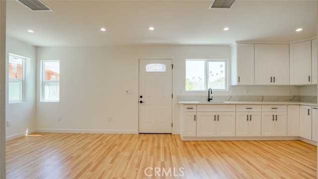 856 W 47th Street, Los Angeles CA: https://media.crmls.org/medias/4c697e20-b83b-4d69-84da-f6742bdcb259.jpg