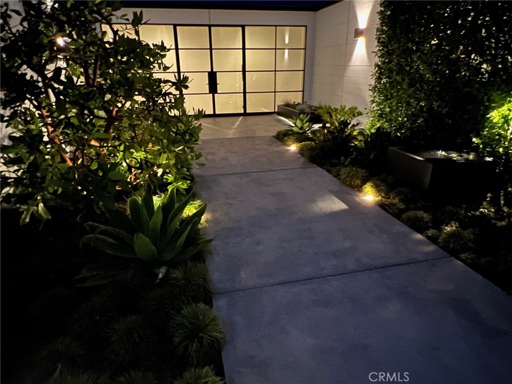 https://media.crmls.org/medias/4c697f07-404d-4b1e-9f89-35b48054d665.jpg?preset=X-Large