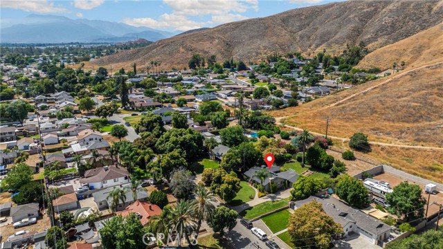 1210 W Marshall Boulevard, San Bernardino CA: https://media.crmls.org/medias/4c6a5af6-2cff-4d90-87bf-9c7d50e3b580.jpg