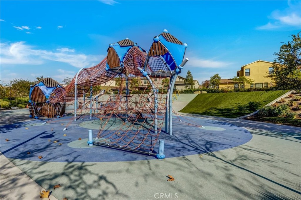 https://media.crmls.org/medias/4c6a91d5-5ce7-4000-8dee-95f25a6a2052.jpg?preset=X-Large