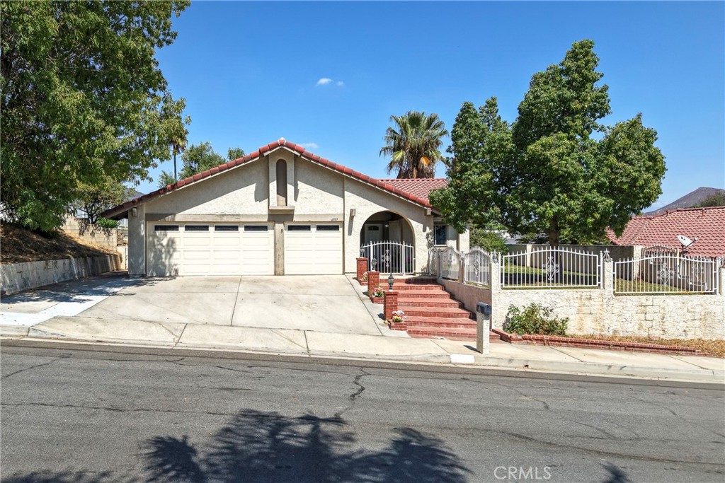 6557 Avenida Michaelinda
