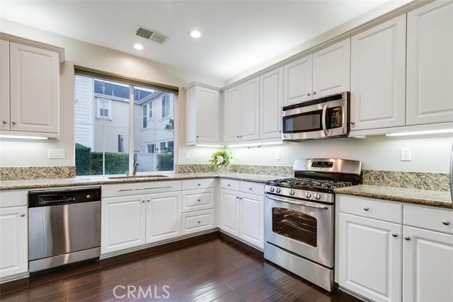 Detail Gallery Image 8 of 28 For 3235 Larkspur St, Tustin,  CA 92782 - 3 Beds | 2/1 Baths