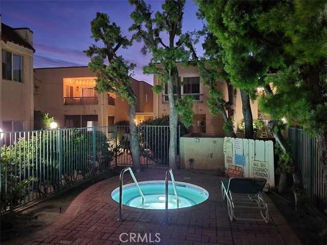 Detail Gallery Image 25 of 26 For 18307 Burbank Bld #14,  Tarzana,  CA 91356 - 2 Beds | 2 Baths