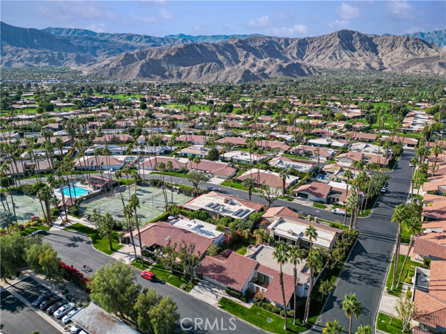 106 Estrella Street, Rancho Mirage CA: https://media.crmls.org/medias/4c6e8609-93e9-4af5-8ed0-410e99309a17.jpg