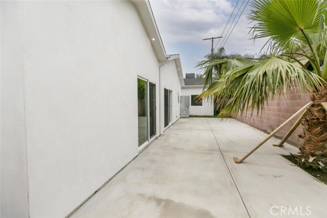 15009 Wyandotte Street, Van Nuys CA: https://media.crmls.org/medias/4c6e9aa0-e623-40bb-8005-c316bffc950d.jpg