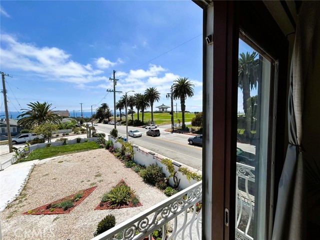 3622 S Gaffey Street, San Pedro CA: https://media.crmls.org/medias/4c6ec039-002b-4e8c-954f-946dd8ea709a.jpg