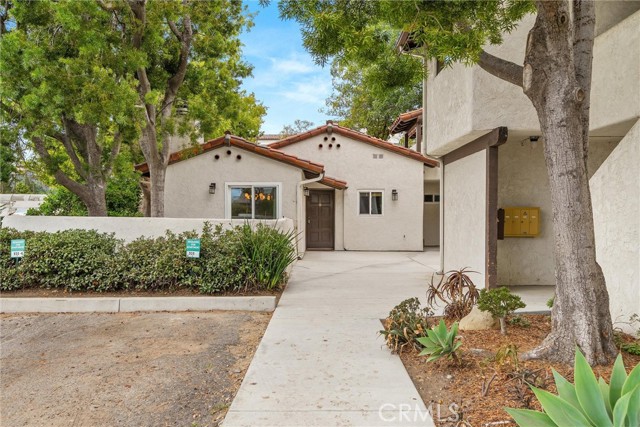 930 Philinda Avenue, Santa Barbara CA: https://media.crmls.org/medias/4c6ffda2-67c1-4e1d-816f-95d9734a7802.jpg