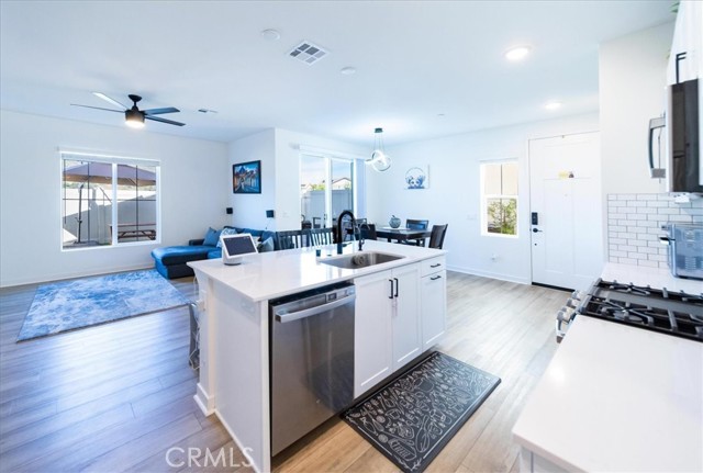 35246 Blossom, Fallbrook CA: https://media.crmls.org/medias/4c7063f9-8dbb-4bc2-8734-b45b0b85ea87.jpg