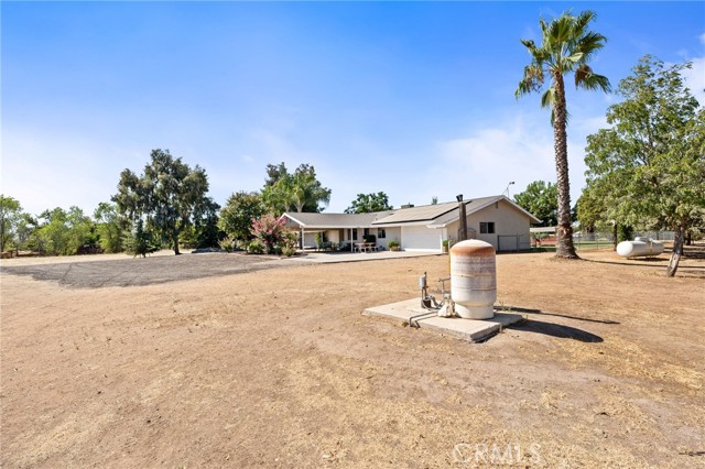 3298 N Zediker Avenue, Sanger CA: https://media.crmls.org/medias/4c7124d6-6189-4a19-b46c-9107cd480096.jpg