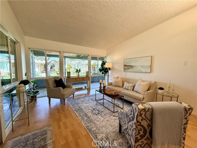 Detail Gallery Image 7 of 37 For 13410 Saint Andrew's Dr 70e,  Seal Beach,  CA 90740 - 2 Beds | 1 Baths