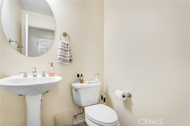 Detail Gallery Image 20 of 38 For 13223 Norfolk Ct, Moorpark,  CA 93021 - 3 Beds | 2/1 Baths