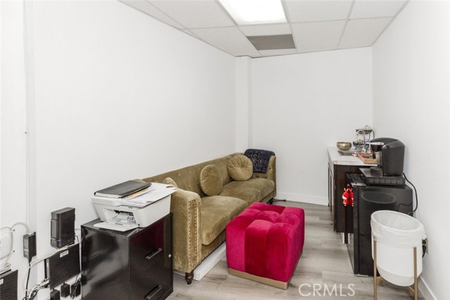 4419 Van Nuys Boulevard, Sherman Oaks CA: https://media.crmls.org/medias/4c717e18-cad9-481d-903b-716164469fa9.jpg