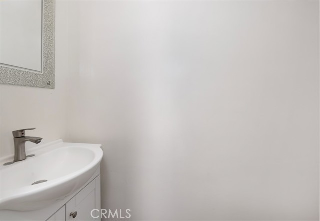 Detail Gallery Image 19 of 36 For 905 New Depot St #6,  Los Angeles,  CA 90012 - 3 Beds | 1/1 Baths