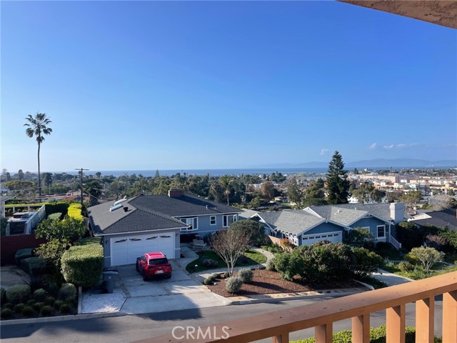 Detail Gallery Image 4 of 12 For 205 via Los Altos, Redondo Beach,  CA 90277 - 5 Beds | 4 Baths