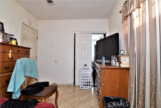 Detail Gallery Image 16 of 28 For 14807 Oro Grande, Sylmar,  CA 91342 - 5 Beds | 3 Baths