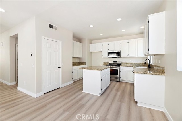 Detail Gallery Image 15 of 43 For 30648 Adobe Ridge Ct, Menifee,  CA 92584 - 6 Beds | 2/1 Baths