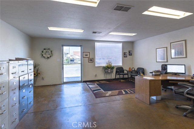 Image 14 of 34 For 609 7th Street