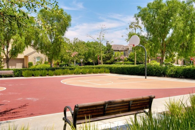 20 Townsend, Irvine CA: https://media.crmls.org/medias/4c7590f3-9ca8-4f3e-8424-3328f5771d45.jpg