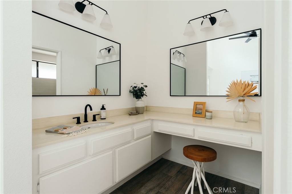https://media.crmls.org/medias/4c75eb43-3233-43bc-add9-5d2756aa4d99.jpg?preset=X-Large