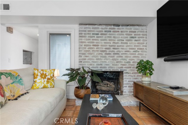 304 Larkspur Avenue, Corona del Mar CA: https://media.crmls.org/medias/4c760abc-d37b-4e59-8f4d-5cc6c4a849ba.jpg