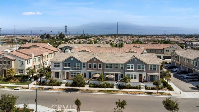 2777 E Bordeaux Drive, Ontario CA: https://media.crmls.org/medias/4c776464-80eb-4b3a-8593-807adba14e03.jpg
