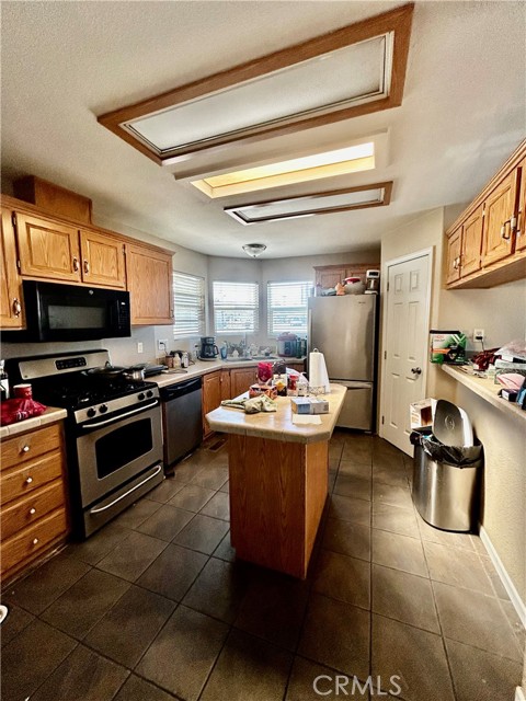 Detail Gallery Image 8 of 21 For 1536 S State St #99,  Hemet,  CA 92543 - 3 Beds | 2 Baths