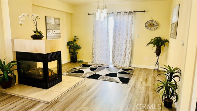 Detail Gallery Image 3 of 45 For 18336 1/2 Keswick St, Reseda,  CA 91335 - 4 Beds | 3/1 Baths