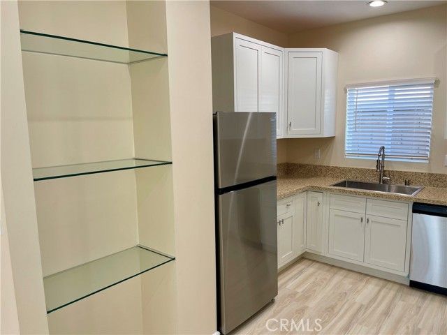Detail Gallery Image 8 of 20 For 241 S 2nd Ave #B,  Upland,  CA 91786 - 2 Beds | 2 Baths