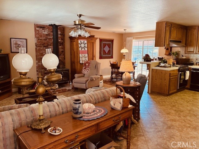 Detail Gallery Image 4 of 19 For 32079 Fern, Running Springs,  CA 92382 - 3 Beds | 2 Baths