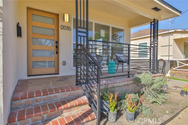 Detail Gallery Image 4 of 39 For 12035 Ramona, Hawthorne,  CA 90250 - 3 Beds | 3 Baths