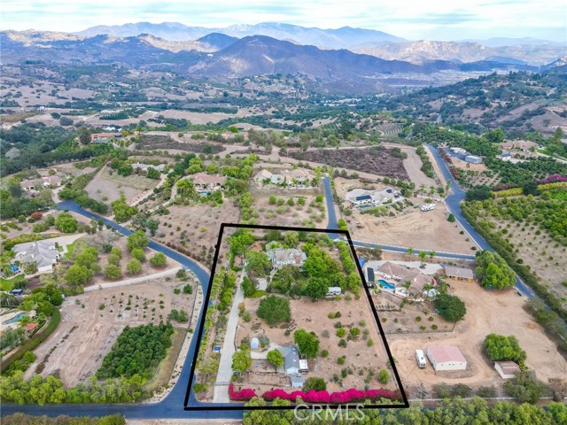 3352 Via Zara, Fallbrook CA: https://media.crmls.org/medias/4c7ce72d-e3db-44a5-9061-3c151bee1c37.jpg