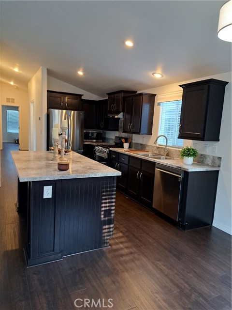 Detail Gallery Image 4 of 24 For 400 E. Arbor St. #1,  Long Beach,  CA 90805 - 3 Beds | 2 Baths