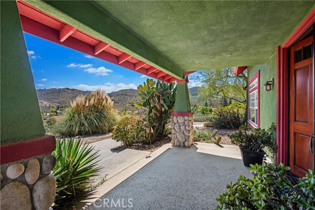 21475 Ridgedale Drive, Lake Mathews CA: https://media.crmls.org/medias/4c7e8ff7-56b7-4c6a-bd38-353129d09032.jpg