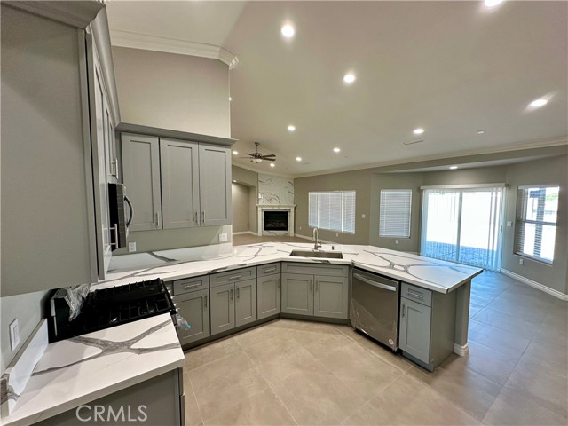 Detail Gallery Image 11 of 33 For 18255 Winnetka Rd, Apple Valley,  CA 92307 - 4 Beds | 3 Baths