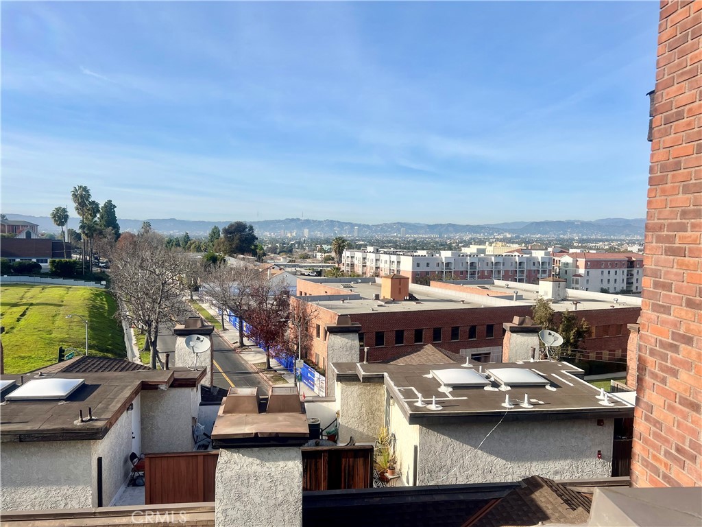 https://media.crmls.org/medias/4c80a17a-7e04-442b-827b-5115587c9444.jpg?preset=X-Large