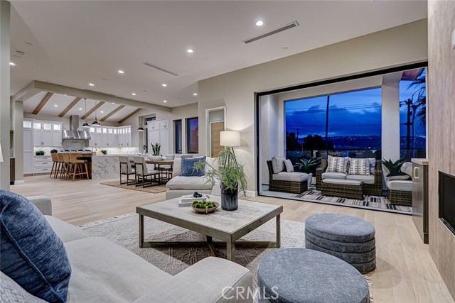 641 S Gertruda Avenue, Redondo Beach CA: https://media.crmls.org/medias/4c80b6f9-4fb8-451a-9696-65a70dc4f963.jpg