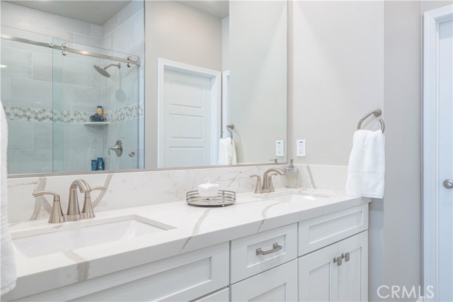 19209 Tideline Court, Huntington Beach CA: https://media.crmls.org/medias/4c81b380-eb87-417e-a3f6-fa906dd24177.jpg