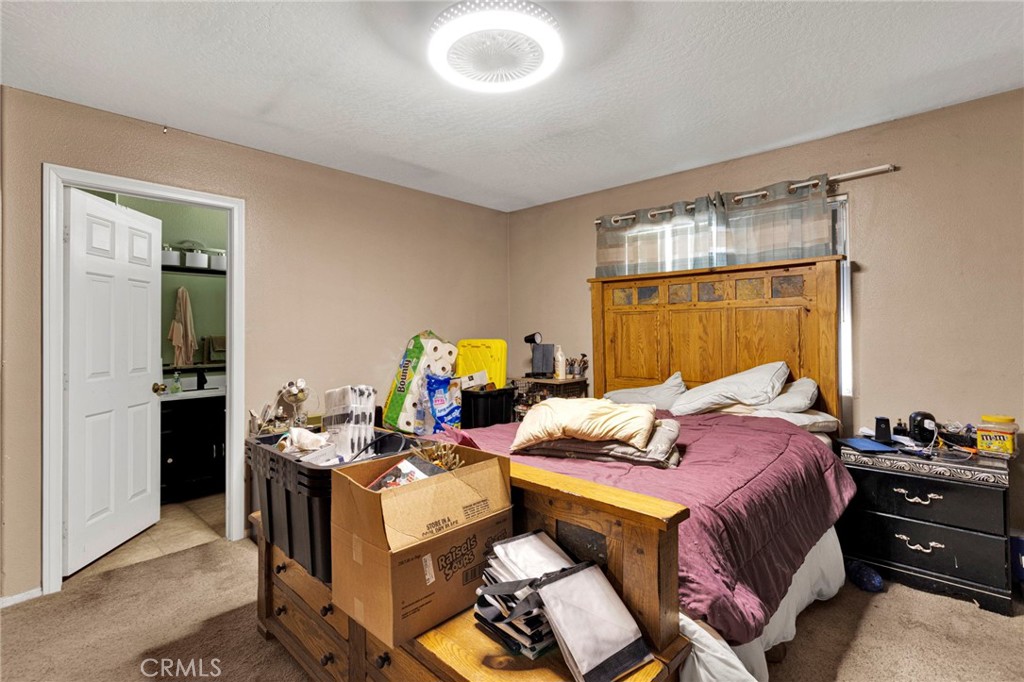 https://media.crmls.org/medias/4c81bf3a-7147-4354-8de3-bed77e63b9b7.jpg?preset=X-Large