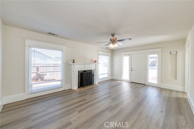 Detail Gallery Image 8 of 41 For 701 E Clinton, Fresno,  CA 93704 - 3 Beds | 1 Baths