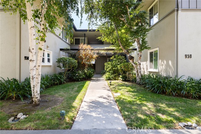 950 S Orange Grove Boulevard, Pasadena CA: https://media.crmls.org/medias/4c8371a5-5fff-442c-b3ed-135c5c34c979.jpg