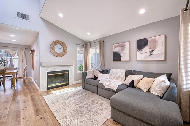 Detail Gallery Image 3 of 20 For 43 Calle Estero, Rancho Santa Margarita,  CA 92688 - 3 Beds | 2/1 Baths