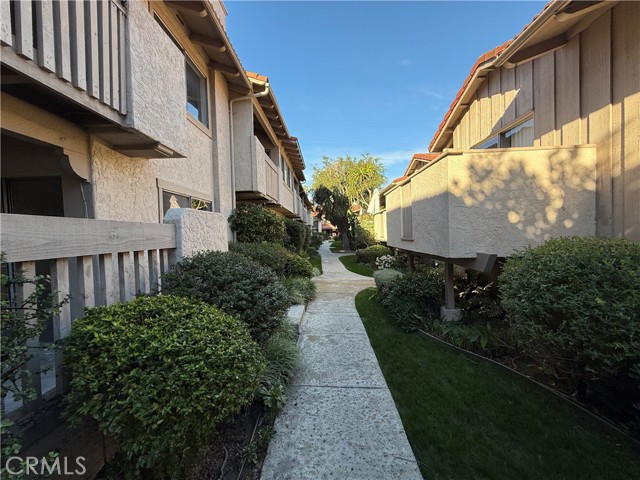 Detail Gallery Image 3 of 32 For 2352 Altisma, Carlsbad,  CA 92009 - 2 Beds | 2 Baths