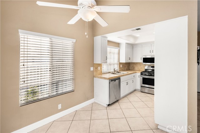 Detail Gallery Image 10 of 41 For 1062 Walnut St #C,  Tustin,  CA 92780 - 2 Beds | 2/1 Baths