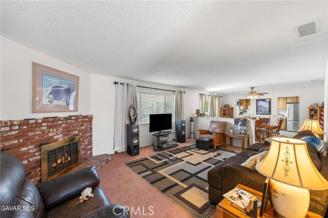 Detail Gallery Image 6 of 32 For 16435 Stagecoach Ave, Palmdale,  CA 93591 - 3 Beds | 2 Baths