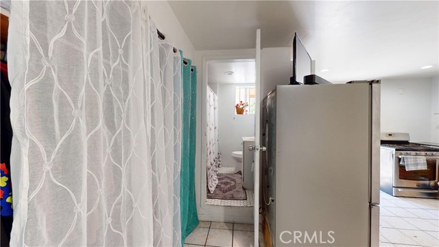 5854 Woodlawn Avenue, Los Angeles CA: https://media.crmls.org/medias/4c86d88f-23fc-4c8e-9a2b-2d502740d5fc.jpg