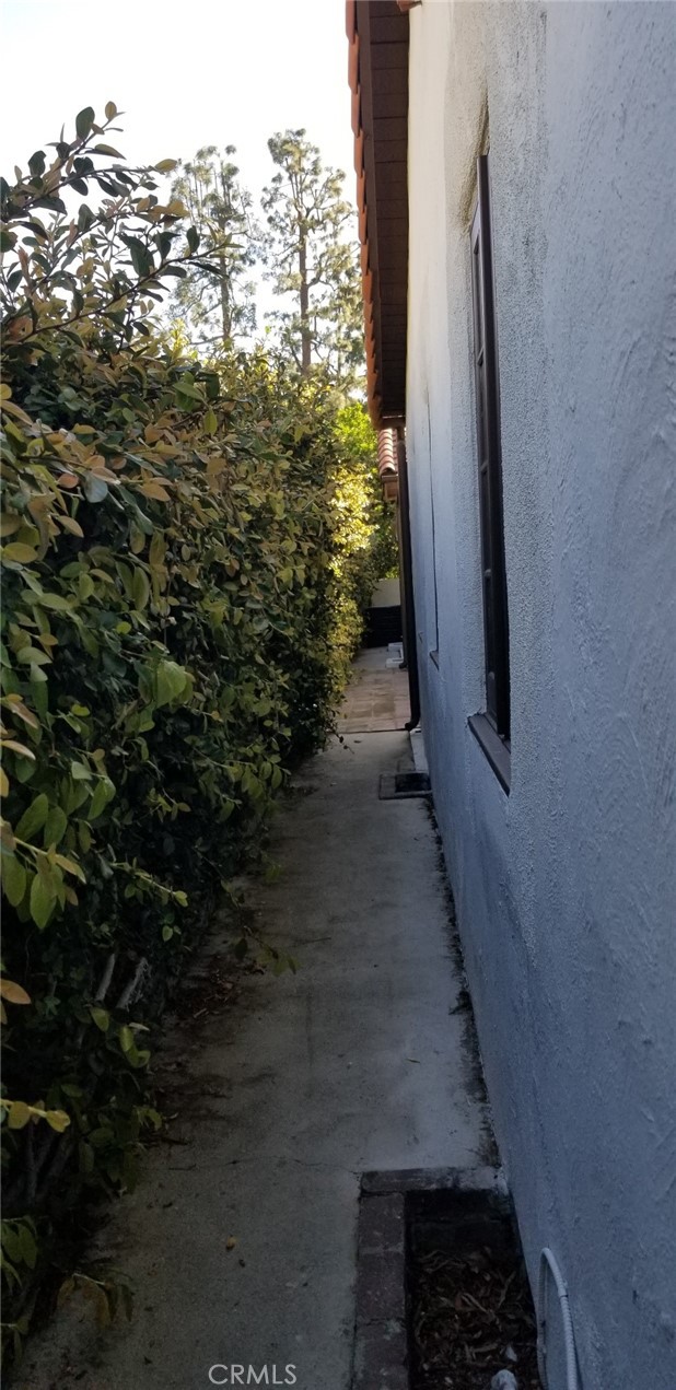 https://media.crmls.org/medias/4c87b724-554c-4386-88ba-be6fa02cf69c.jpg?preset=X-Large