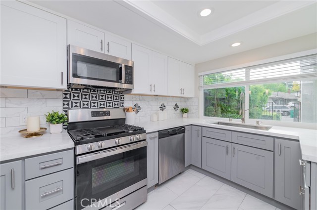 Detail Gallery Image 6 of 30 For 14 Gumwood, Irvine,  CA 92612 - 2 Beds | 2 Baths