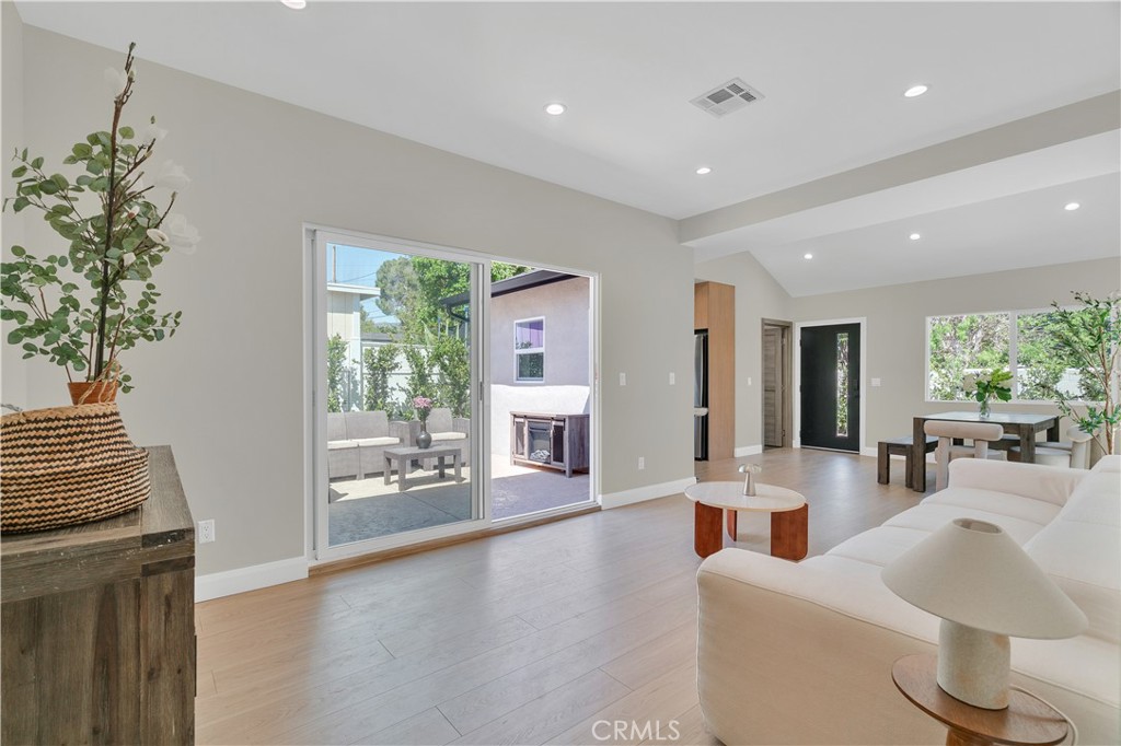 1330 N Lincoln StreetBurbank img 18