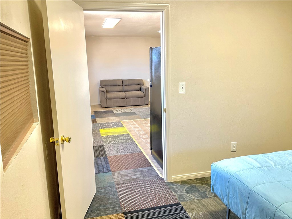 https://media.crmls.org/medias/4c8b7848-d005-4cf9-8864-9b49ada68550.jpg?preset=X-Large